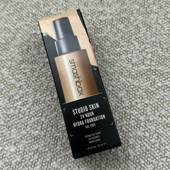 BRAND NEW - smashbox foundation in shade light neutral - Picture 1 of 3
